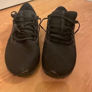 Men’s Nike Pegasus 40 shoes - size 9.5